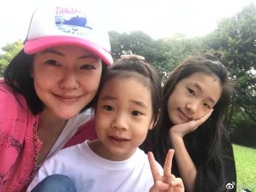 小s吃瓜博主,揭秘娱乐圈幕后真相